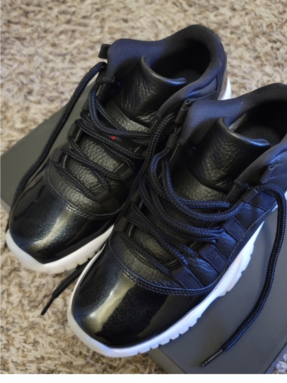 Jordan Men's Black and White Low-Top Sneakers